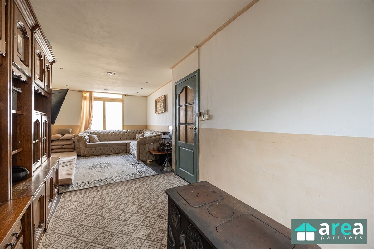 Op te frissen woning met 4 slpk!
