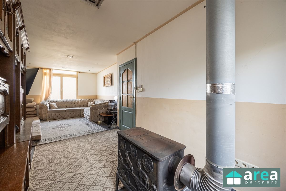 Op te frissen woning met 4 slpk!