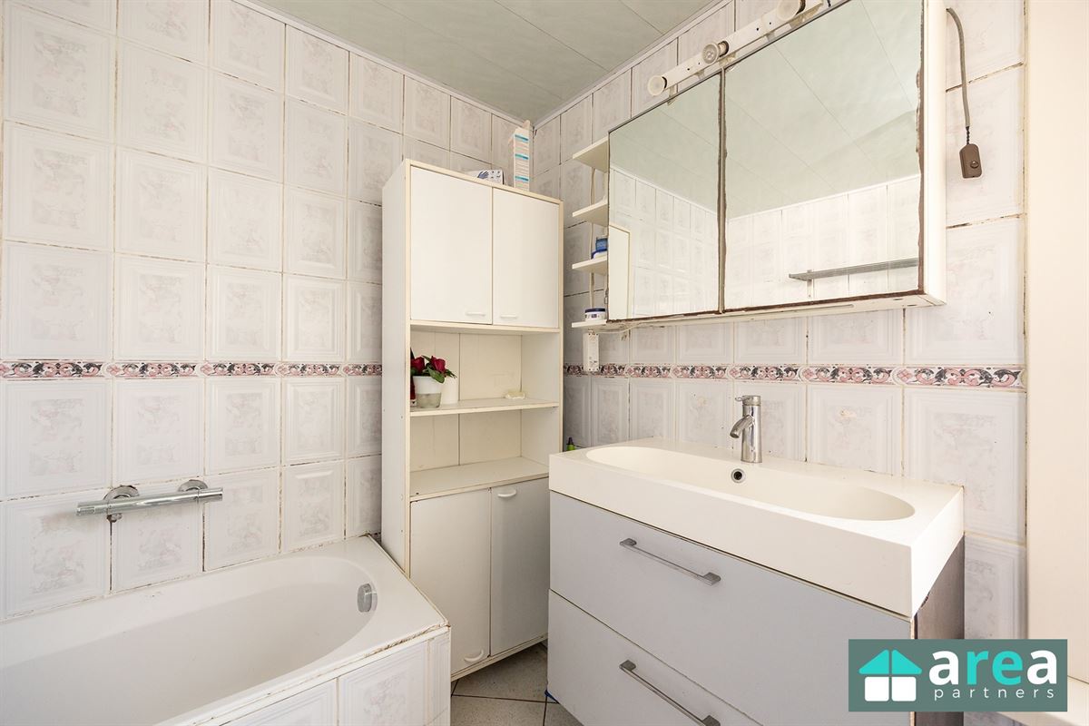 Op te frissen woning met 4 slpk!