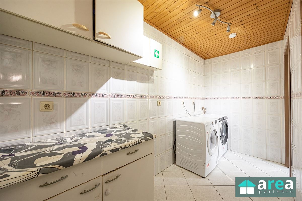 Op te frissen woning met 4 slpk!