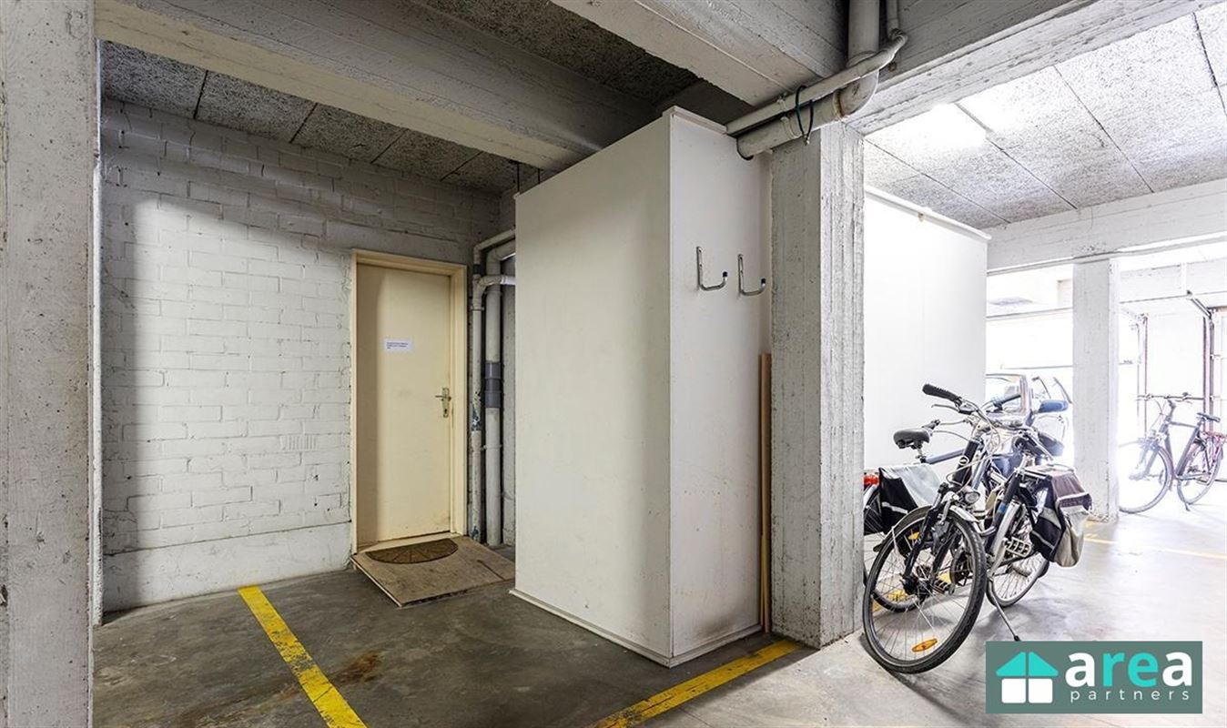 2 staanplaatsen in garage