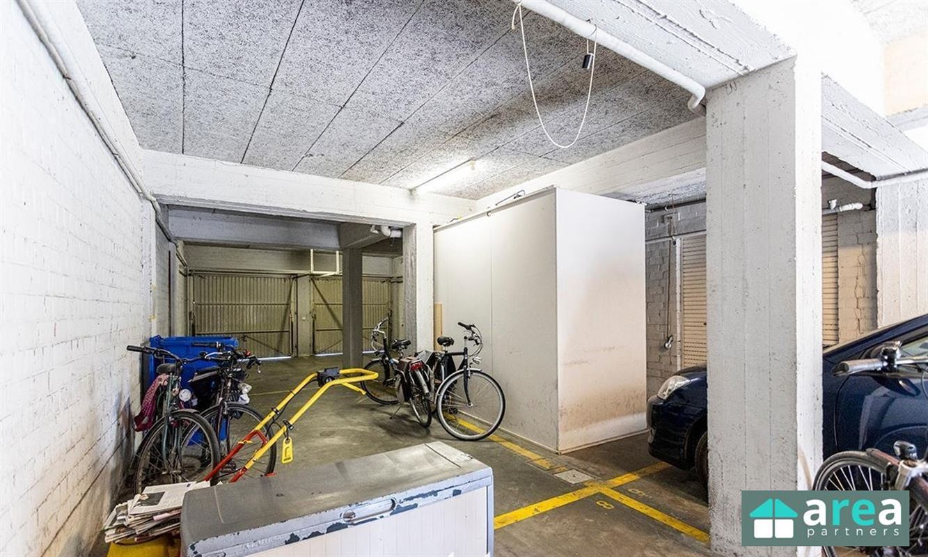 2 staanplaatsen in garage