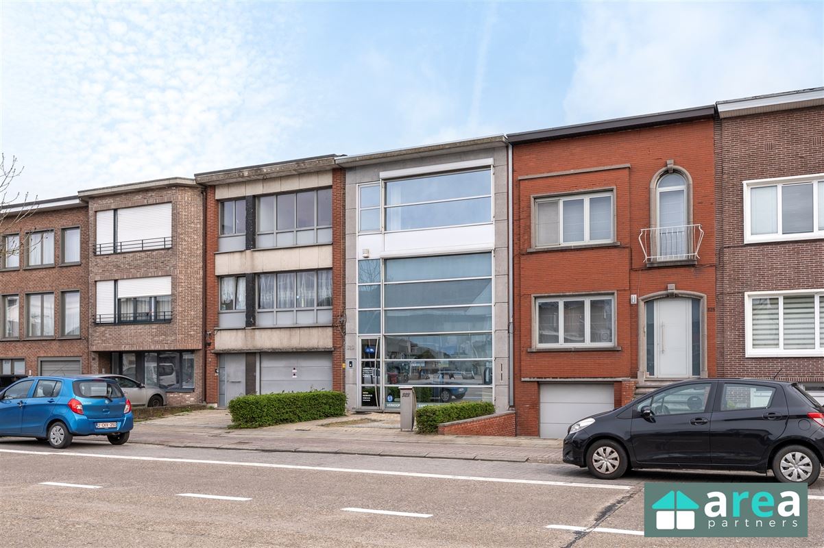 kantoorgebouw met woonst