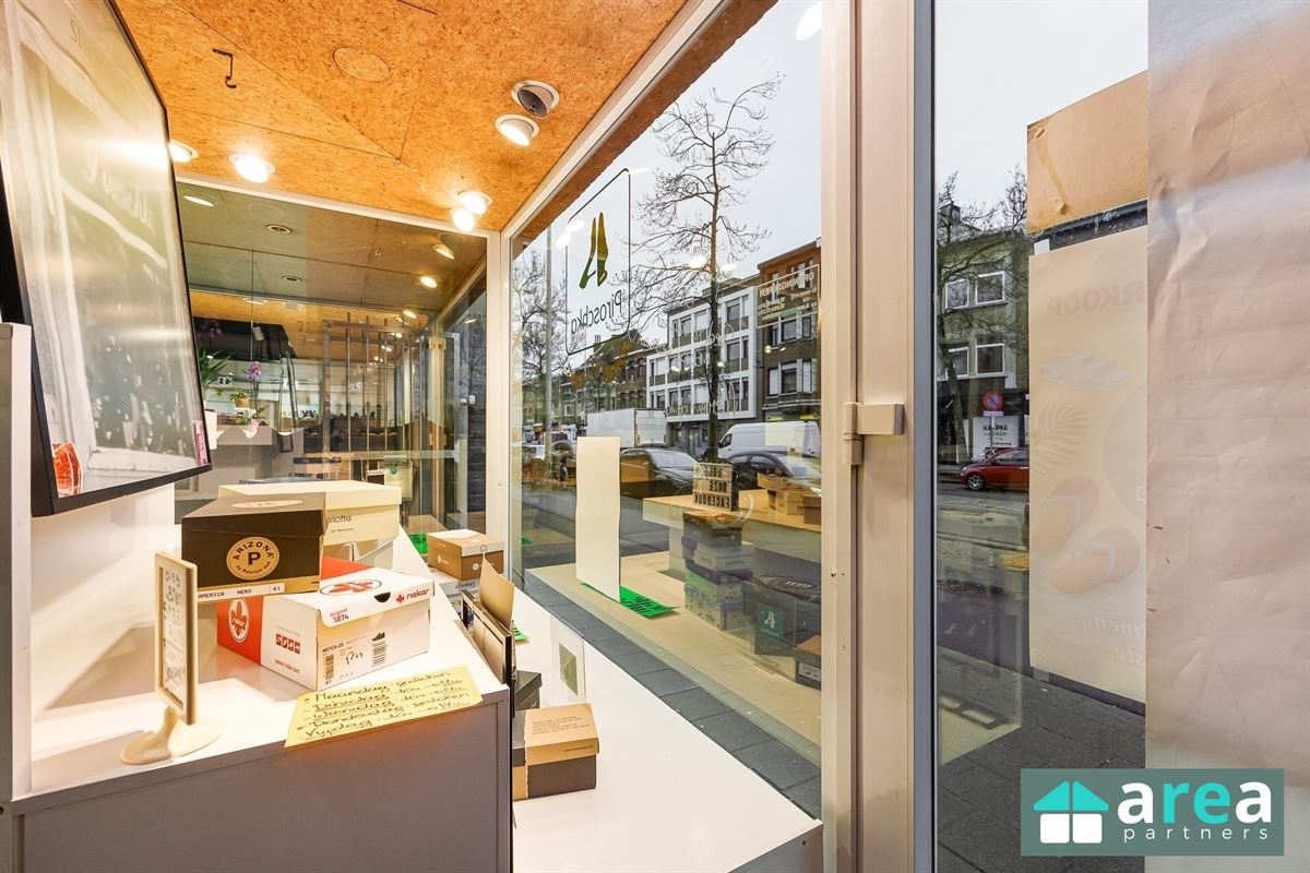 IN OPTIE! - Woning met handelsgelijkvloers op gunstige locatie!