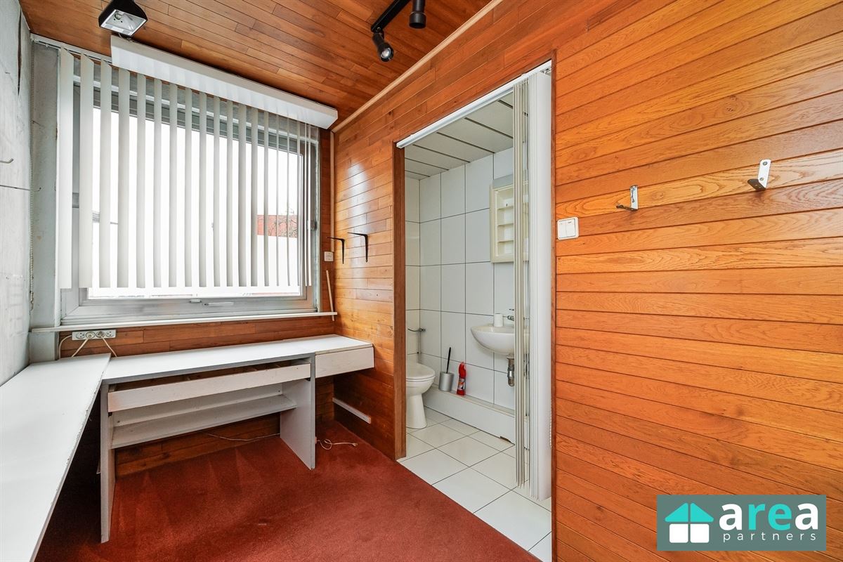 IN OPTIE! - Woning met handelsgelijkvloers op gunstige locatie!
