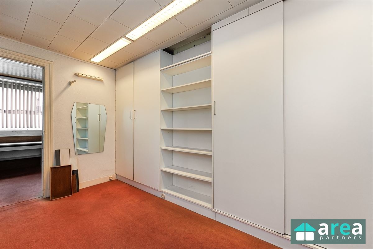 IN OPTIE! - Woning met handelsgelijkvloers op gunstige locatie!