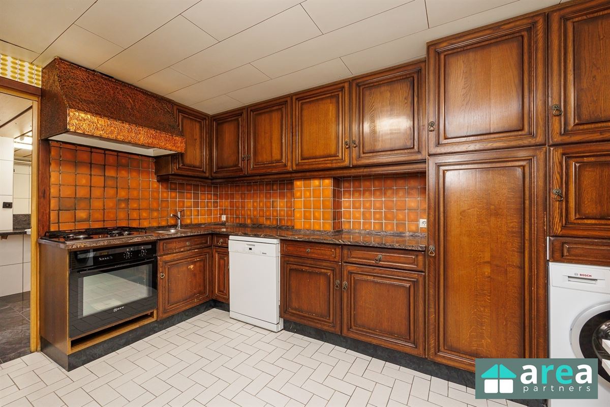 IN OPTIE! - Woning met handelsgelijkvloers op gunstige locatie!