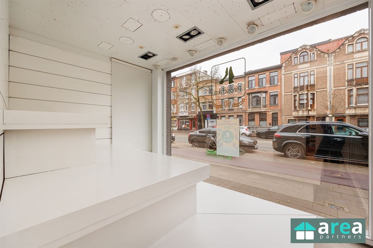 IN OPTIE! - Woning met handelsgelijkvloers op gunstige locatie!
