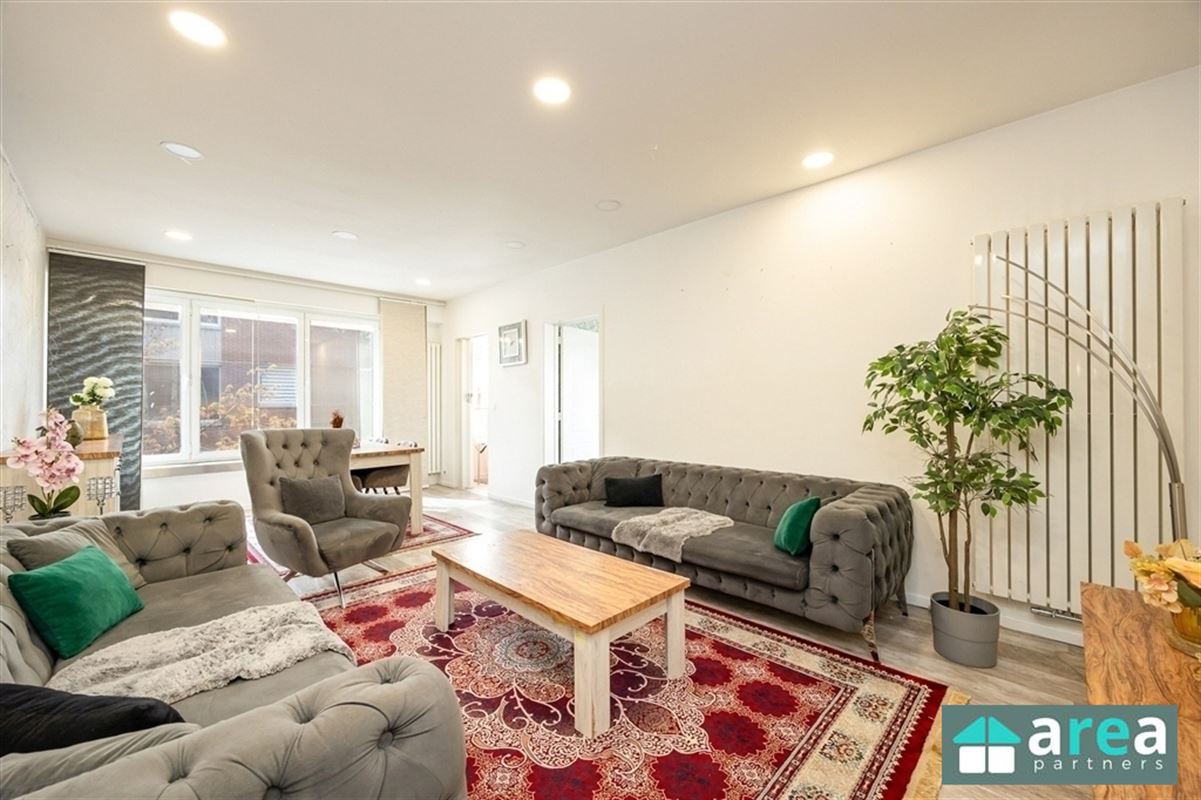 Instapklaar appartement met terras, garage en staanplaats!