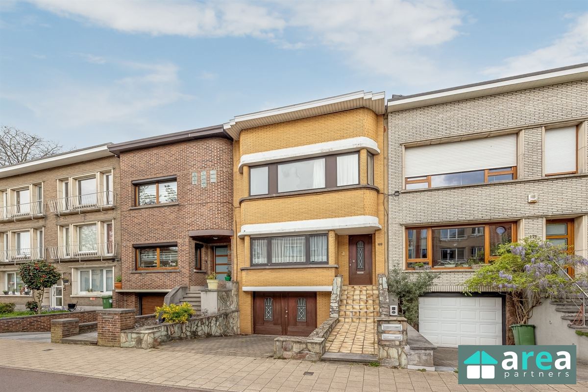 IN OPTIE! - Ruime woning met garage en tuin in topbuurt!