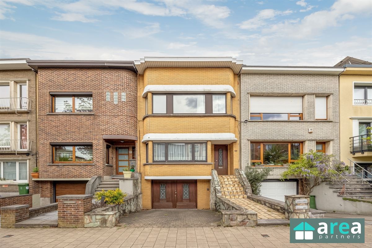 IN OPTIE! - Ruime woning met garage en tuin in topbuurt!