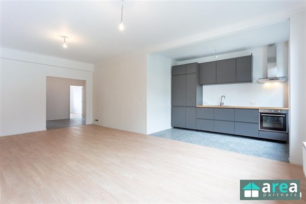 Totaal gerenoveerd appartement met 2 slpk en terras!