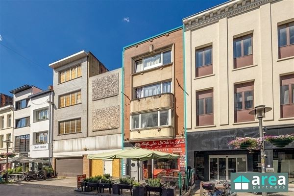 Opbrengsteigendom met handelszaak en 6 studio's in stadsbuurt!