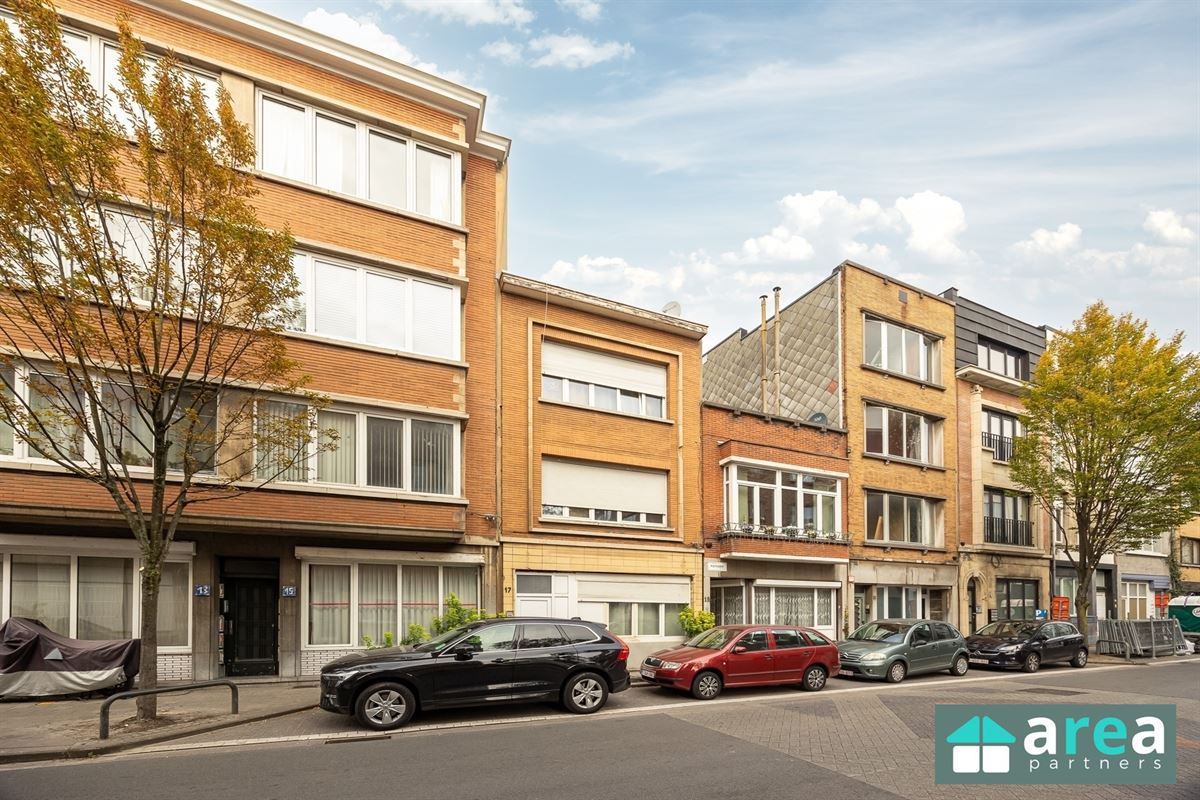Ruime opbrengsteigendom bestaande uit 5units op centrale locatie!