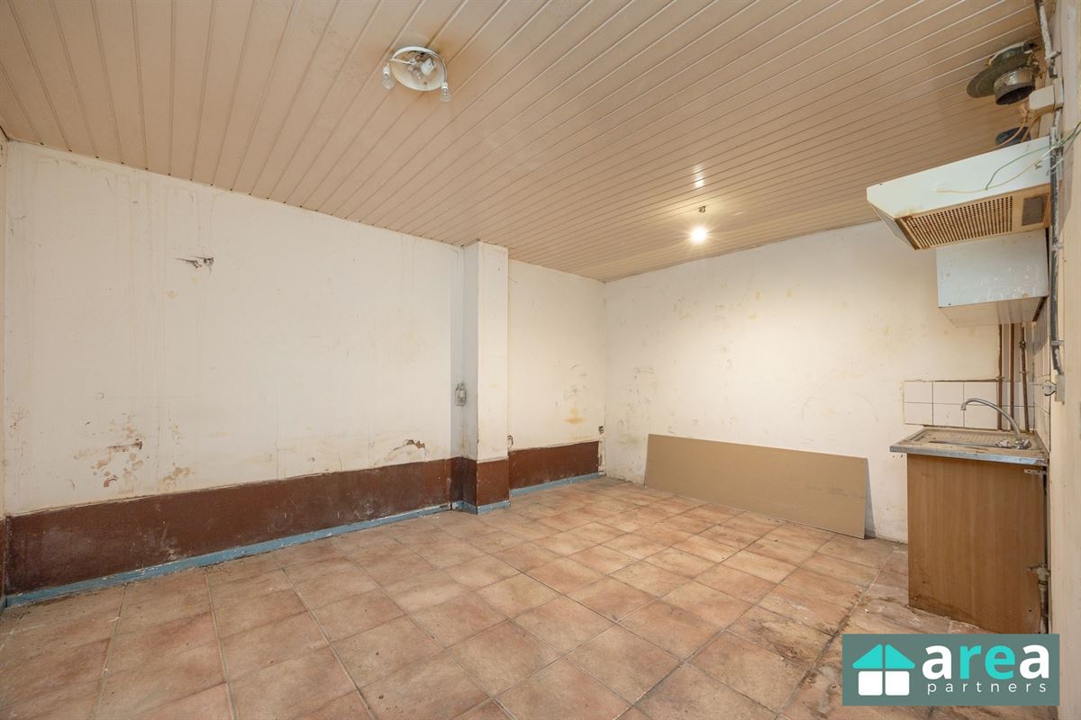 Ruime opbrengsteigendom bestaande uit 5units op centrale locatie!