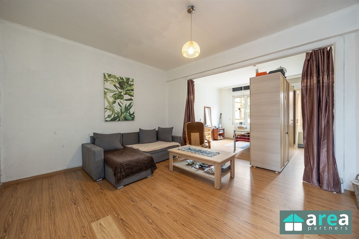 Ruime opbrengsteigendom bestaande uit 5units op centrale locatie!