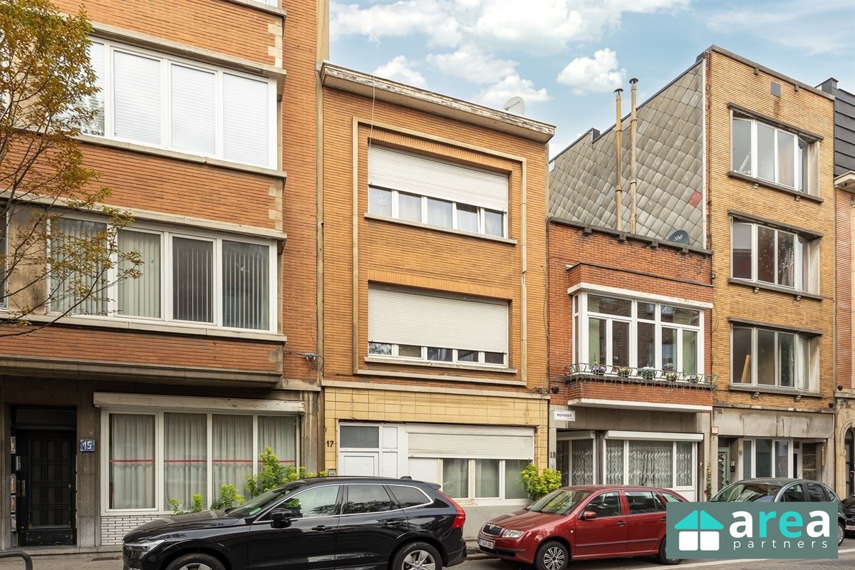 Ruime opbrengsteigendom bestaande uit 5units op centrale locatie!