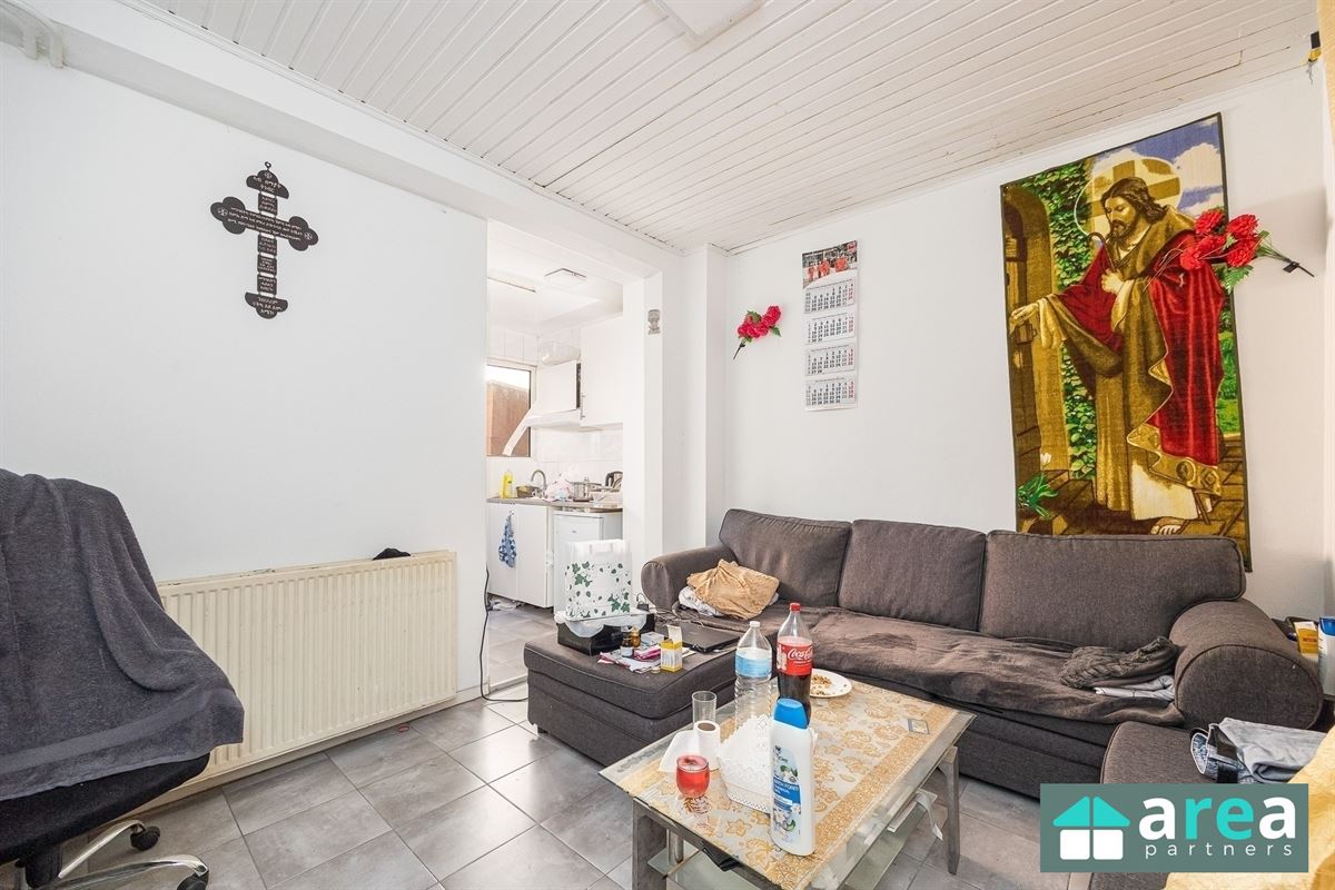 Opbrengsteigendom met handelszaak en 6 studio's in stadsbuurt!