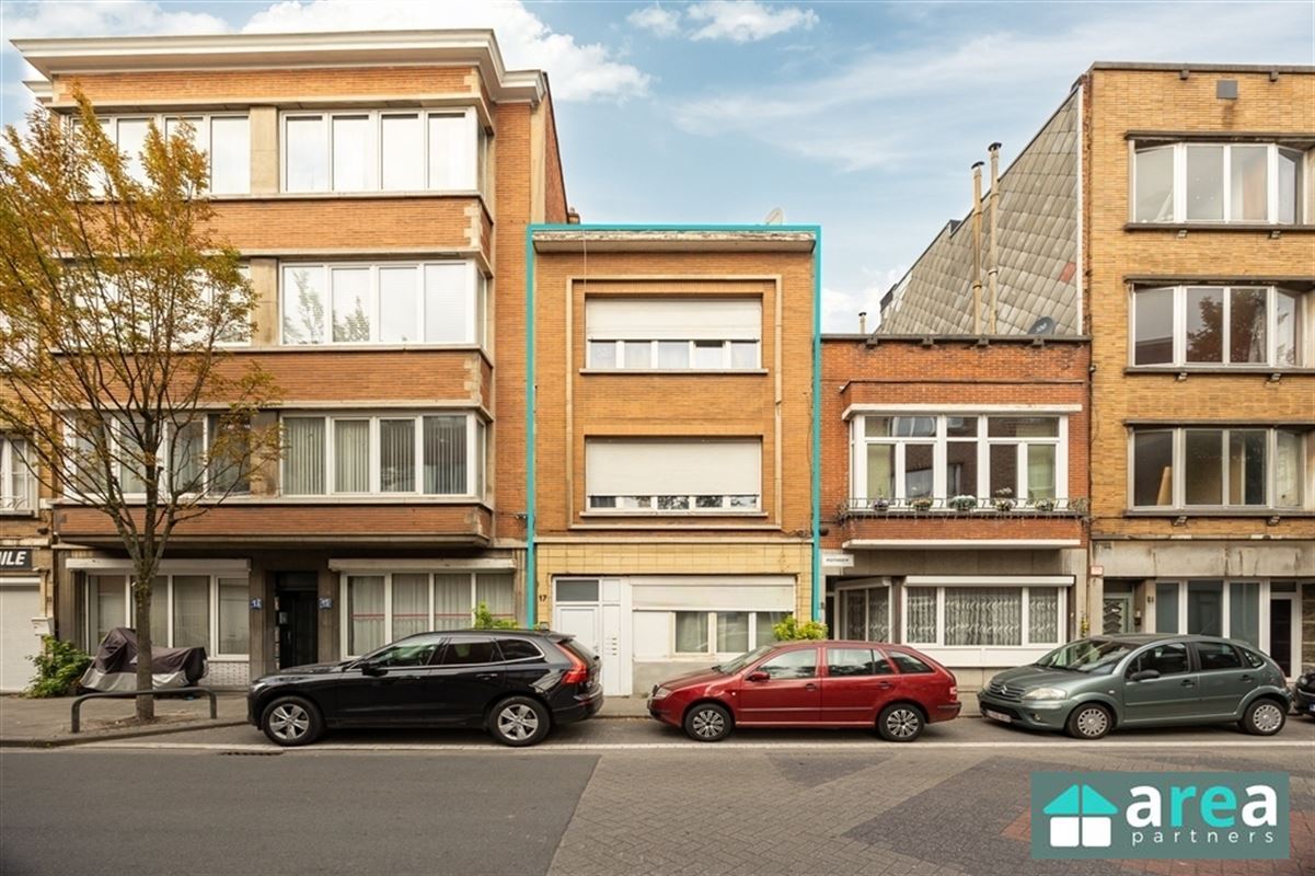 Ruime opbrengsteigendom bestaande uit 5units op centrale locatie!