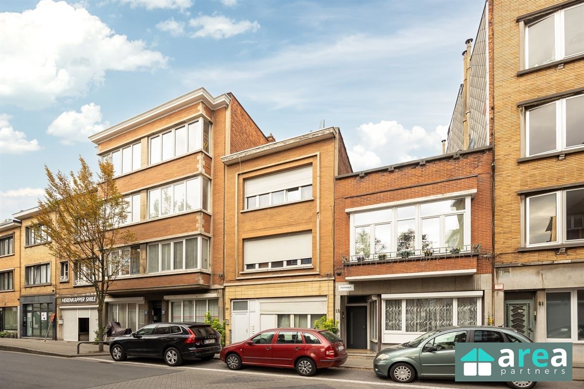 Ruime opbrengsteigendom bestaande uit 5units op centrale locatie!