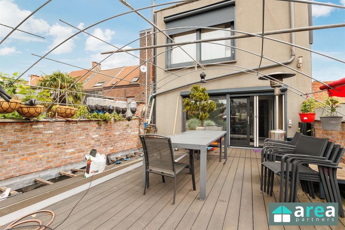 Eengezinswoning met garage én ruim magazijn!