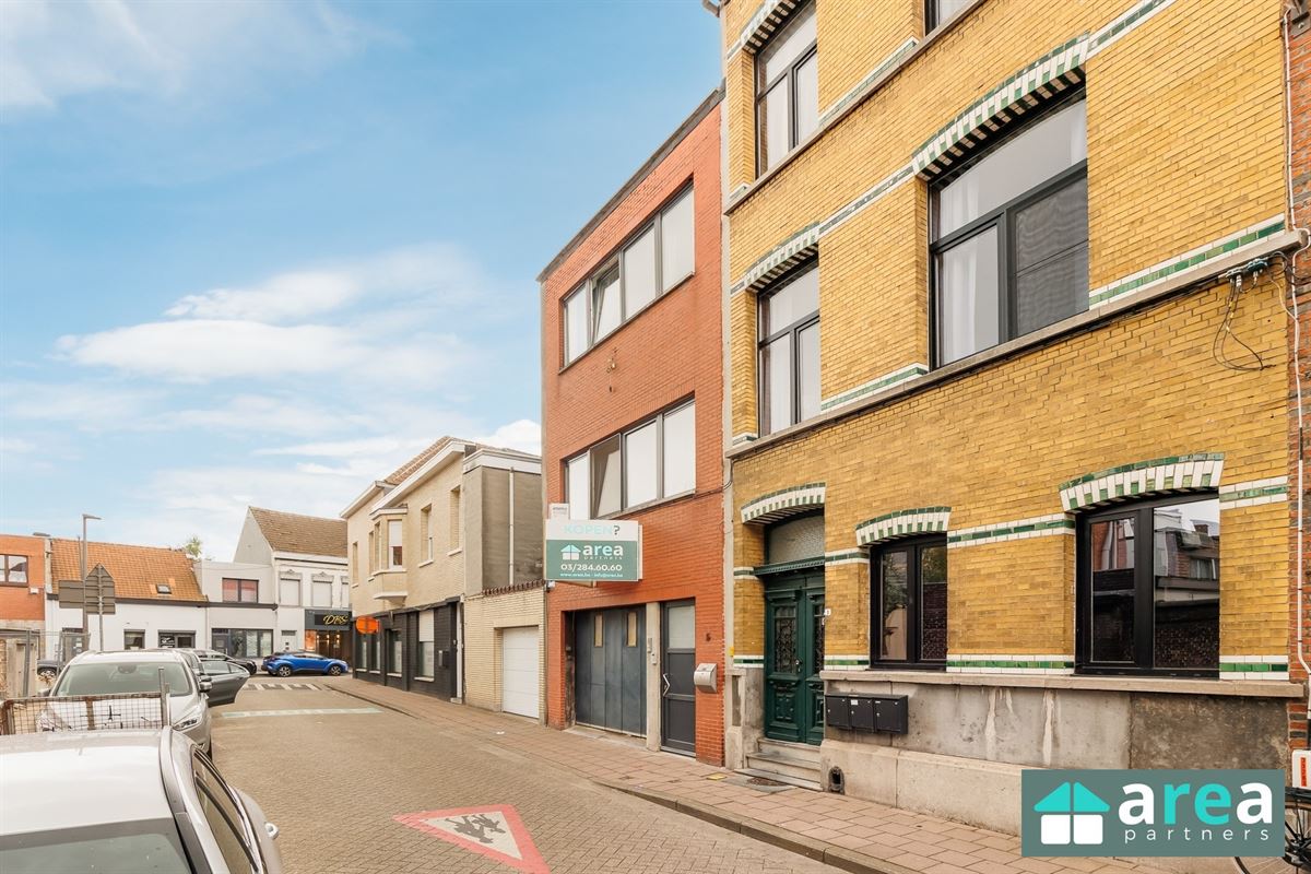 Eengezinswoning met garage én ruim magazijn!