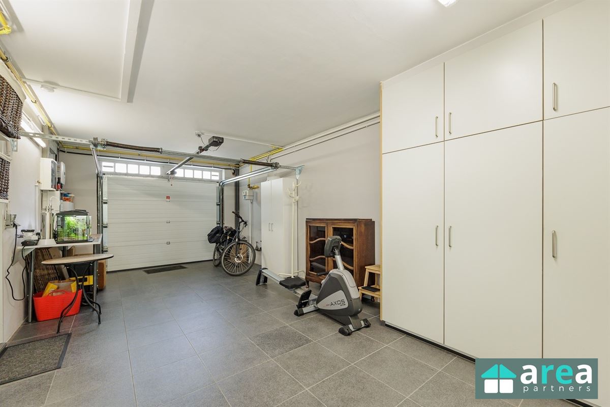 Instapklare gezinswoning met grote tuin en garage!