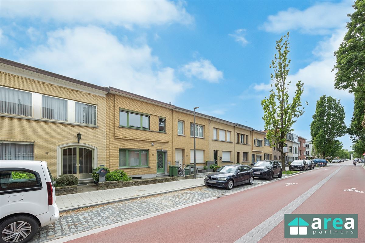 Charmante gezinswoning met grote tuin en garage!