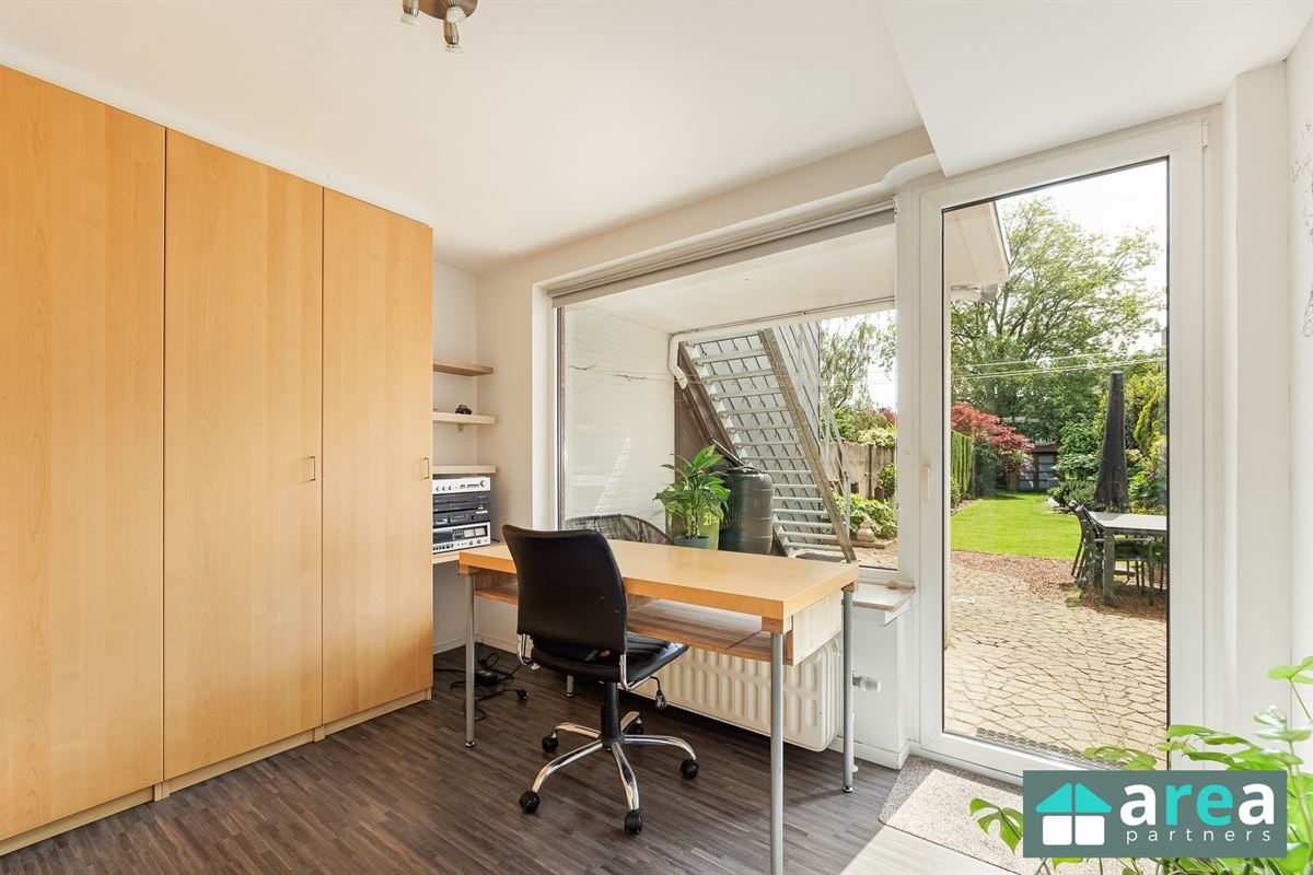 Instapklare gezinswoning met grote tuin en garage!