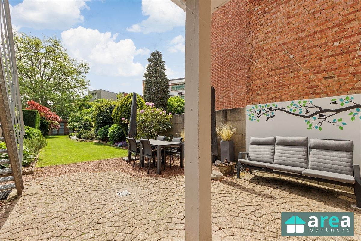 Instapklare gezinswoning met grote tuin en garage!