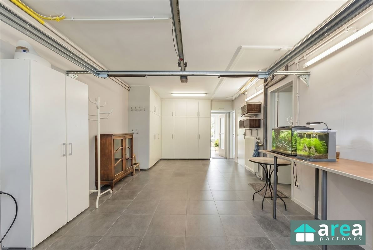 Instapklare gezinswoning met grote tuin en garage!
