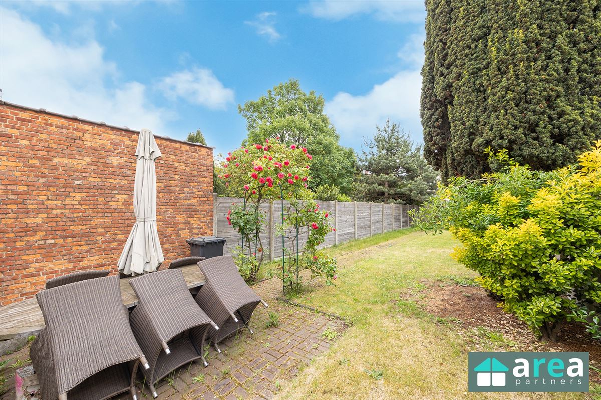 Charmante gezinswoning met grote tuin en garage!
