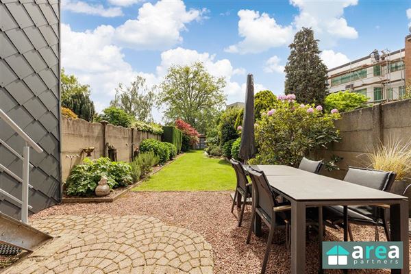 Instapklare gezinswoning met grote tuin en garage!