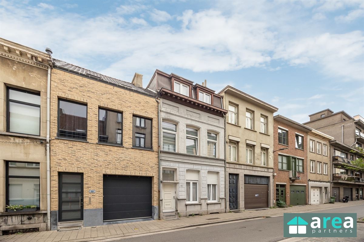 Te renoveren burgerwoning met ruime tuin vlakbij Krugerpark!