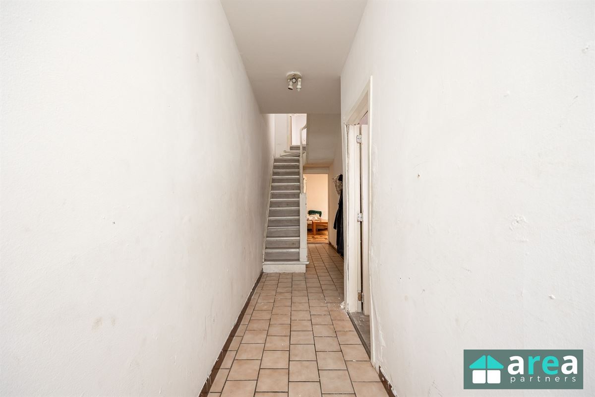 Te renoveren burgerwoning met ruime tuin vlakbij Krugerpark!