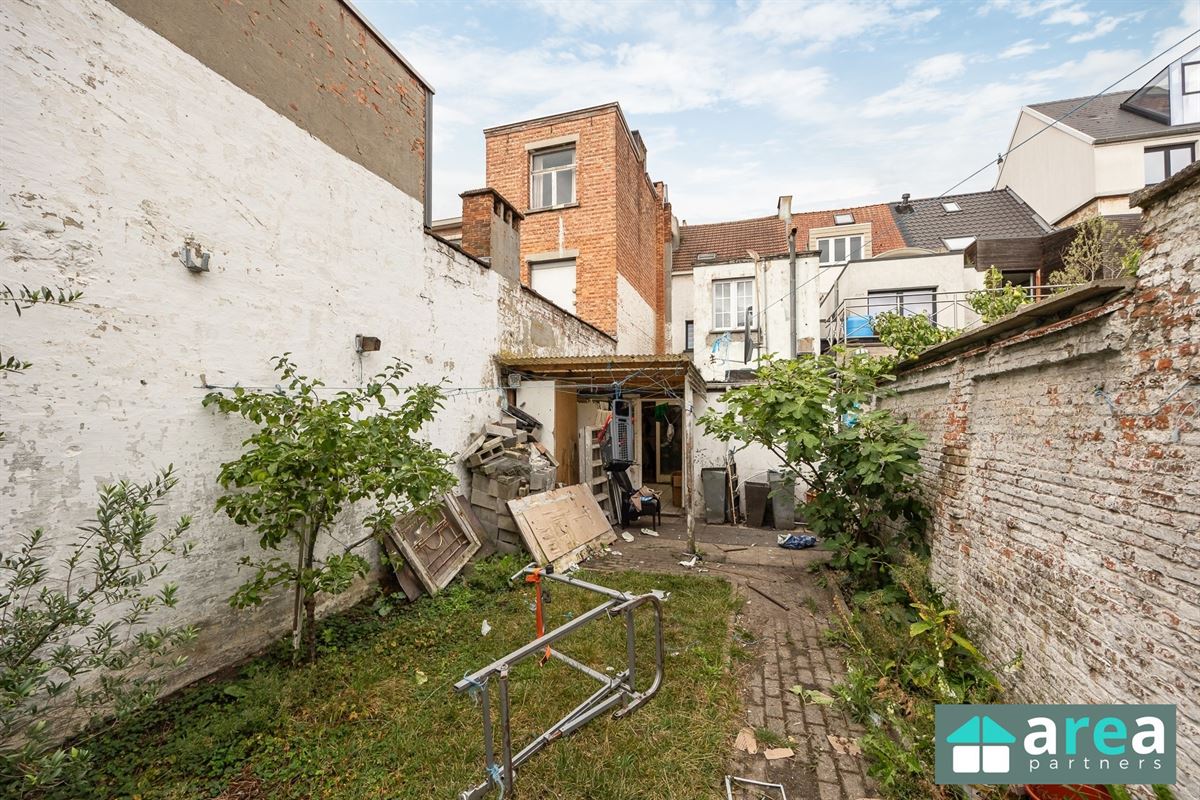 Te renoveren burgerwoning met ruime tuin vlakbij Krugerpark!
