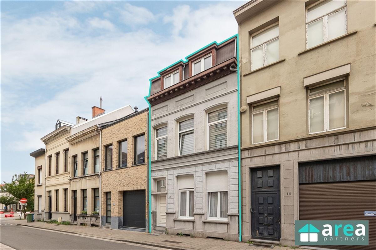 Te renoveren burgerwoning met ruime tuin vlakbij Krugerpark!