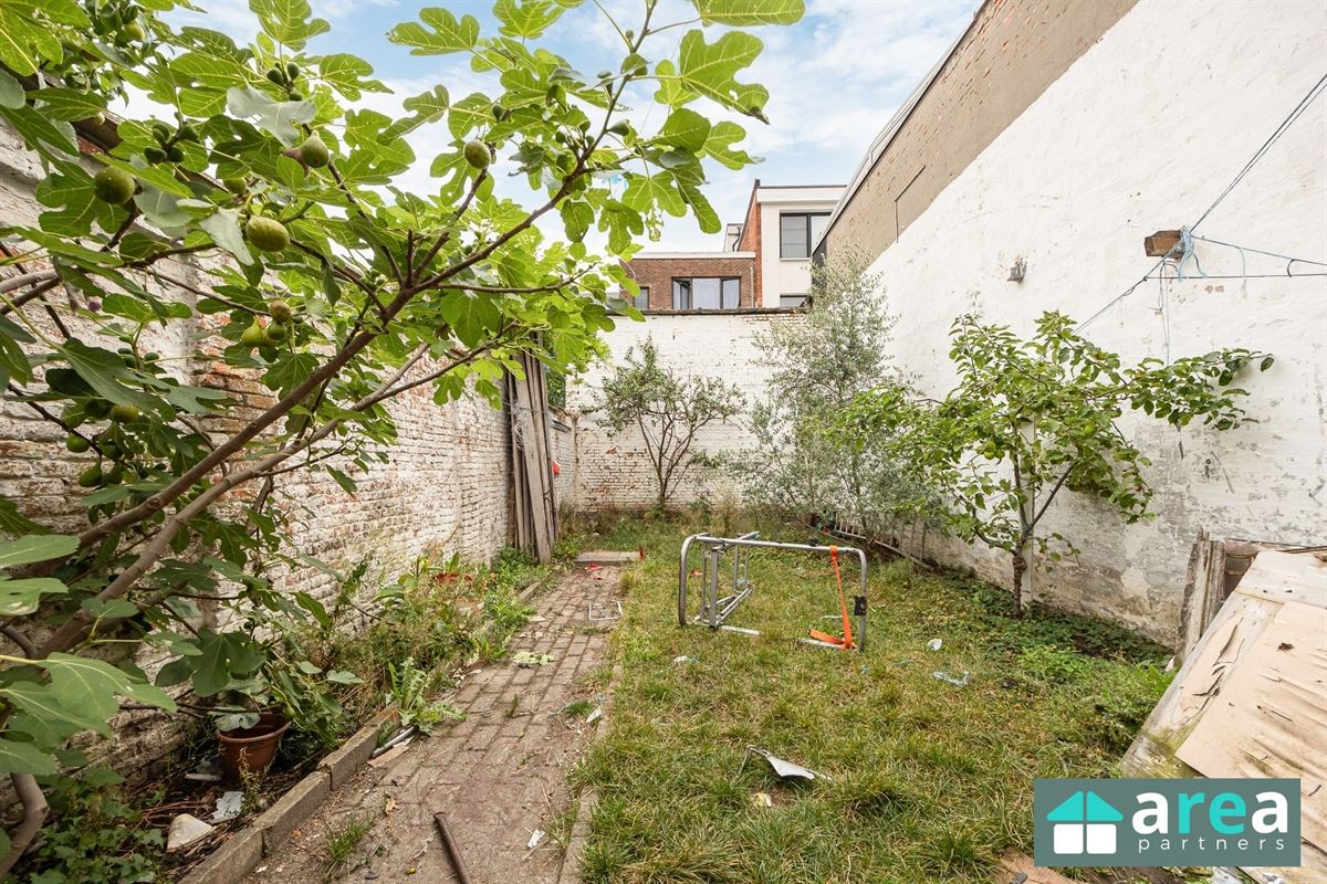 Te renoveren burgerwoning met ruime tuin vlakbij Krugerpark!
