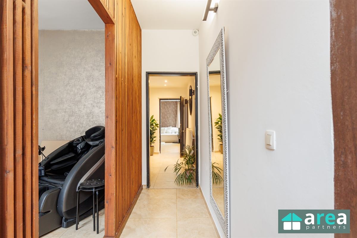 Instapklare woning met 5 slpk en zwembad!