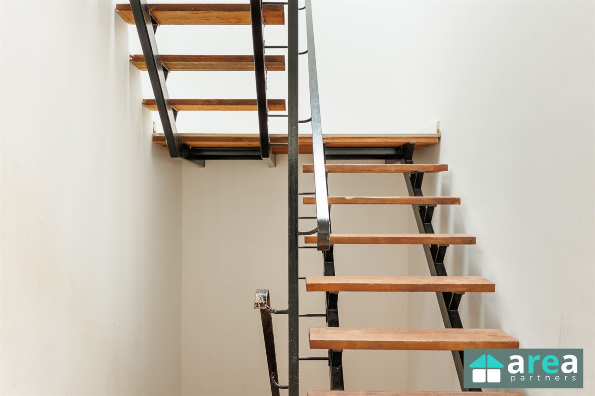 Instapklare woning met 5 slpk en zwembad!