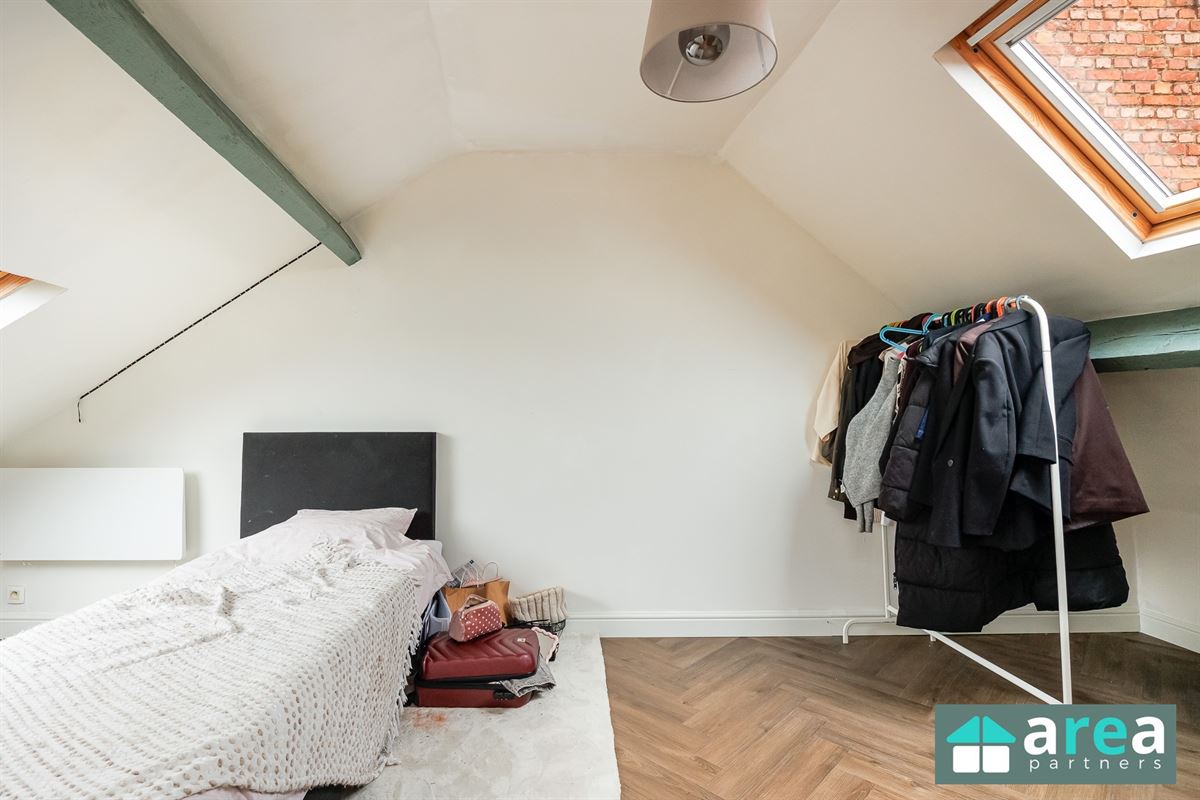 Instapklare woning met 5 slpk en zwembad!