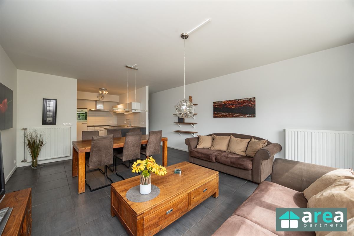 Instapklaar appartement met 2 slpk. én terras!