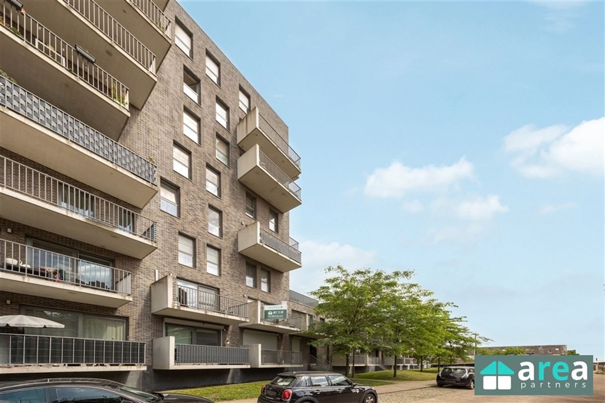 Instapklaar appartement met 2 slpk. én terras!