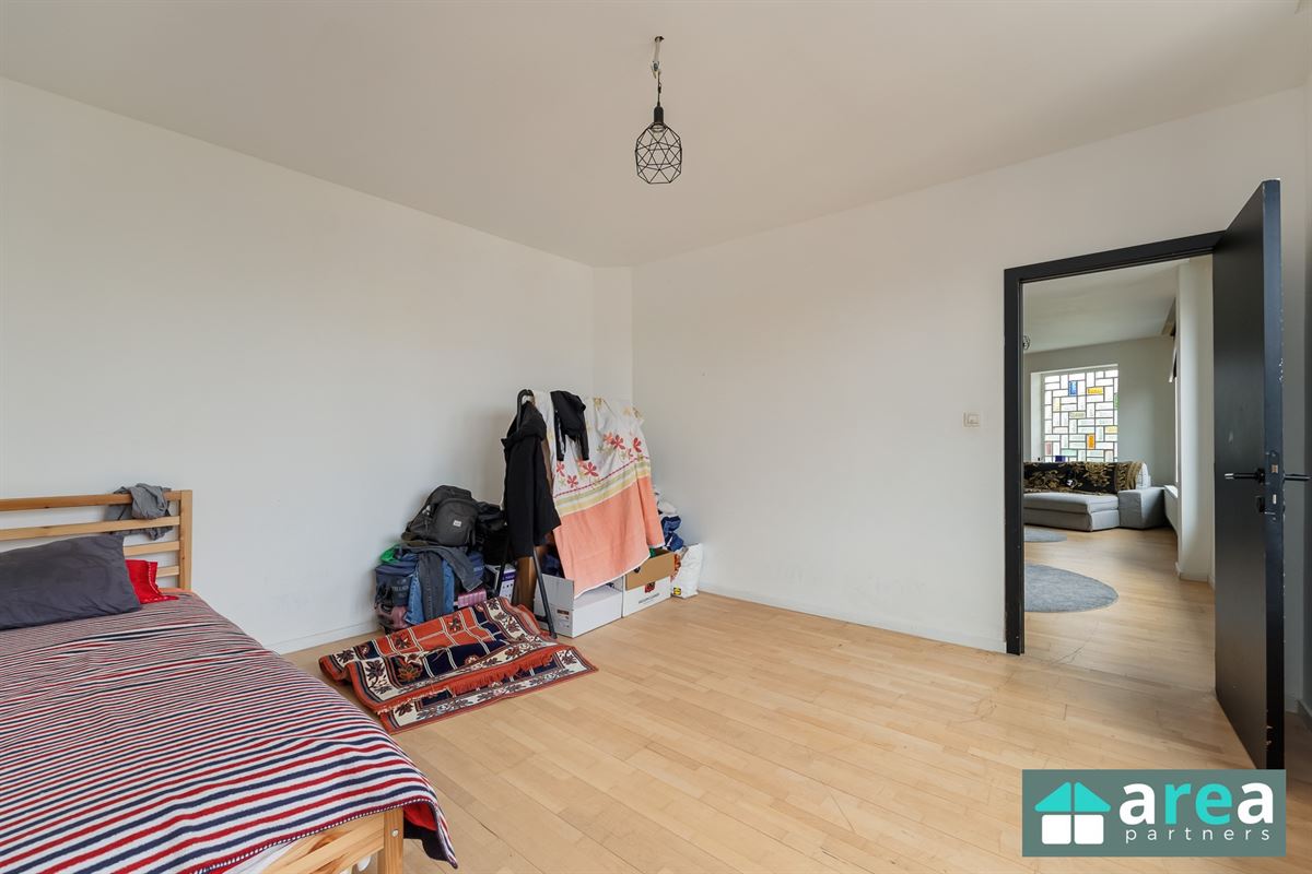 Op te frissen appartement met 2 slpk!
