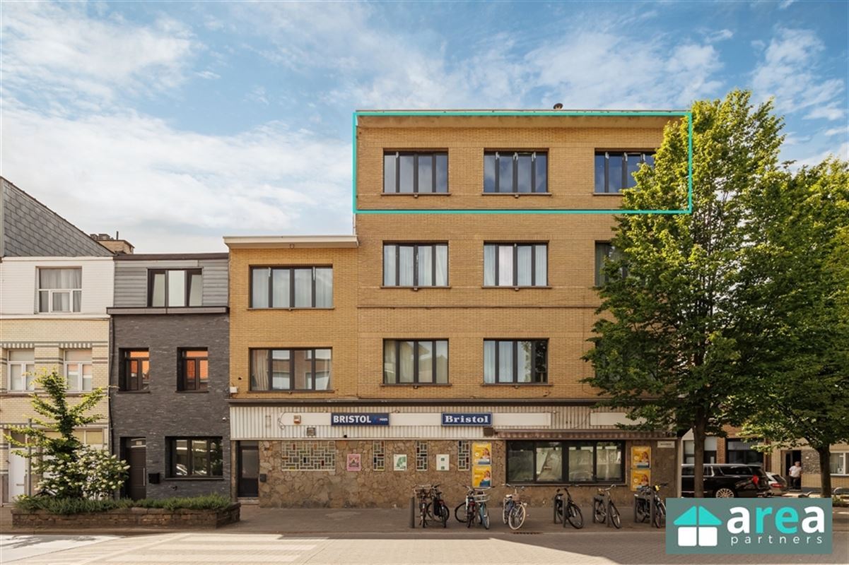Op te frissen appartement met 2 slpk!