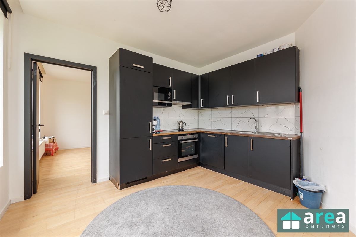 Op te frissen appartement met 2 slpk!