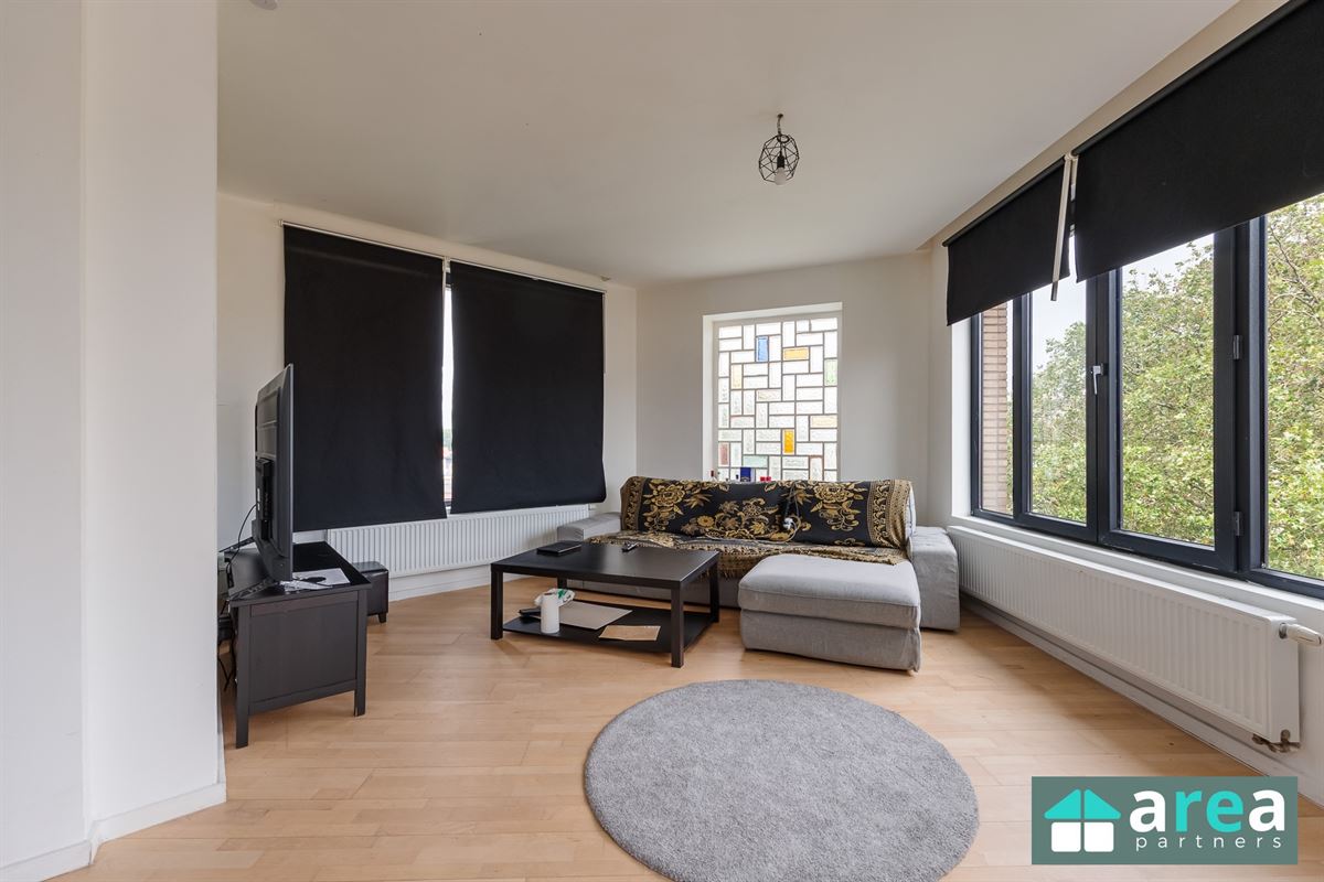 Op te frissen appartement met 2 slpk!