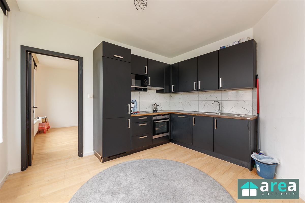 Op te frissen appartement met 2 slpk!