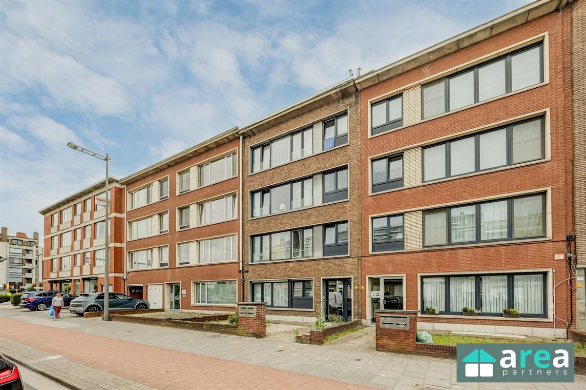Opbrengsteigendom met 4 2slpk app en 4 garageboxen