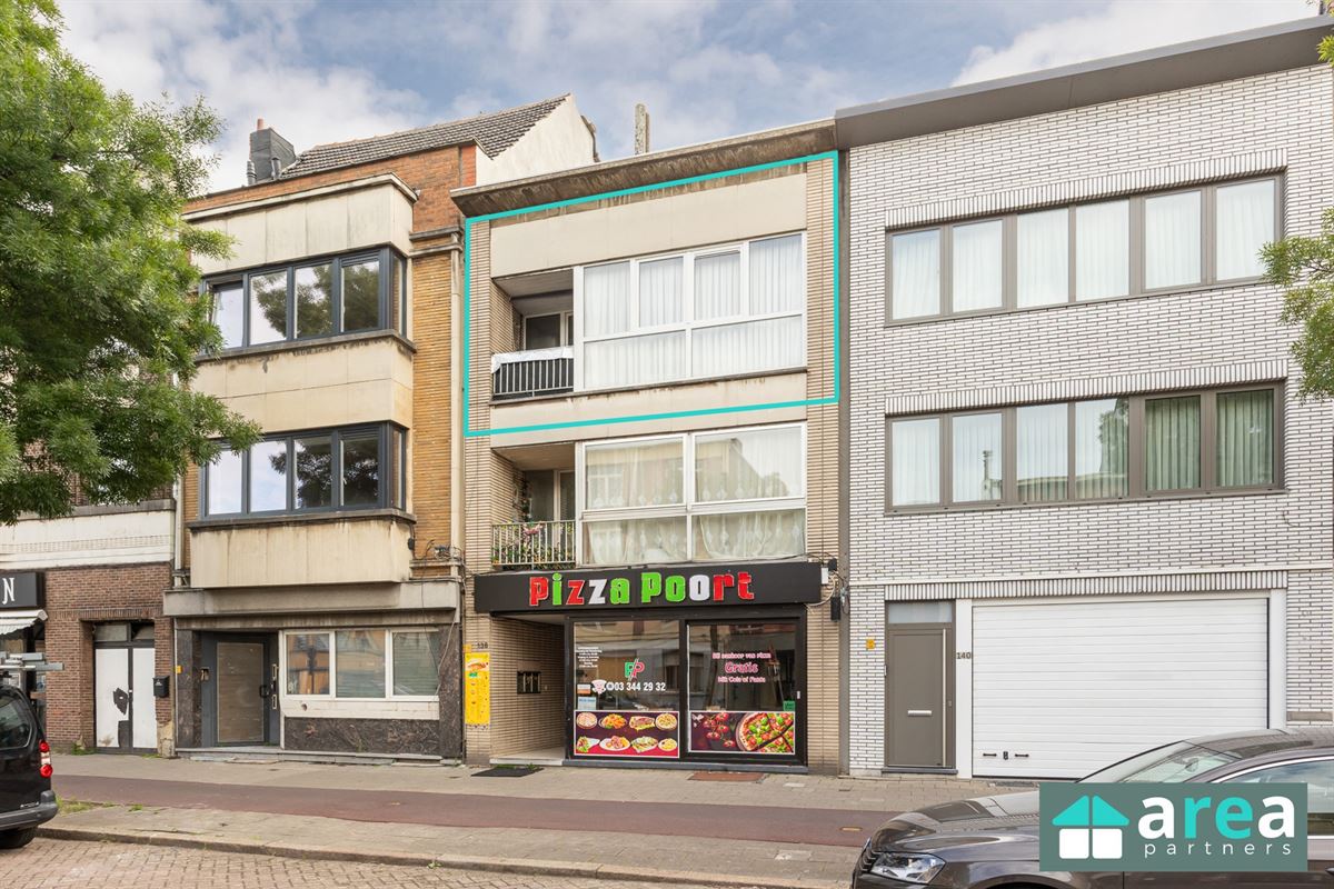 Ruim 2-slpk appartement met terras te Berchem